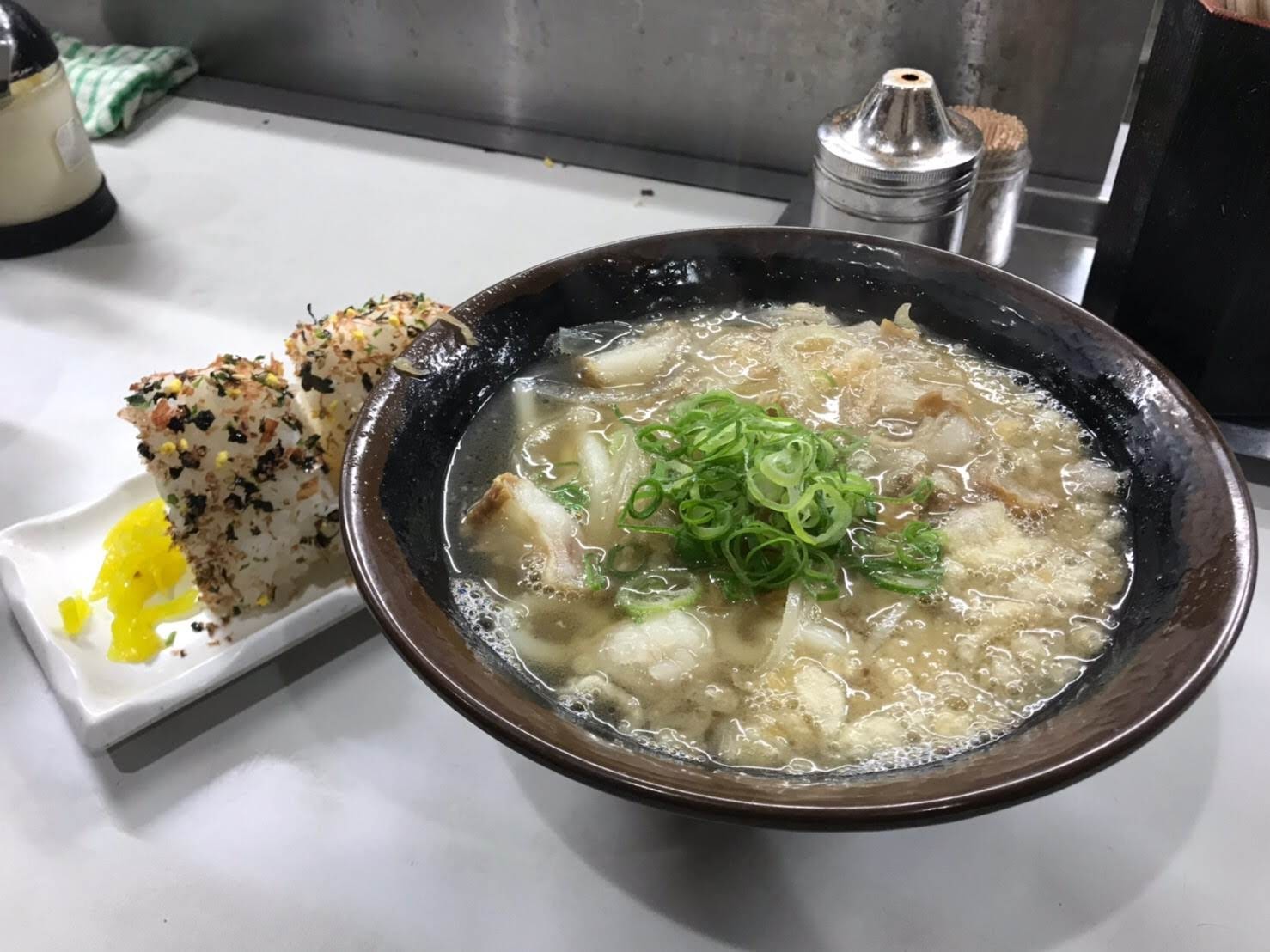 うどんの松屋 おろしニンニクをぶっこむ絶品油かすうどん ガタリ夜話