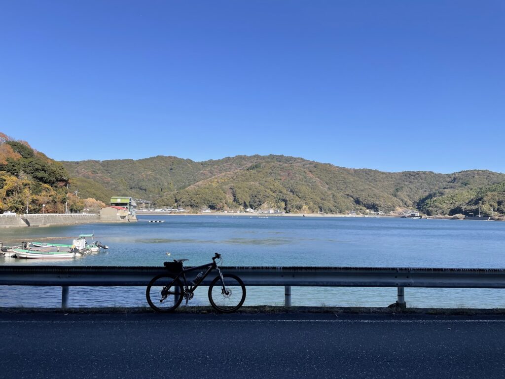 浦ノ内湾とチャリ